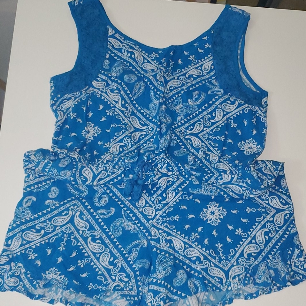 Like new cute rompers with pockets